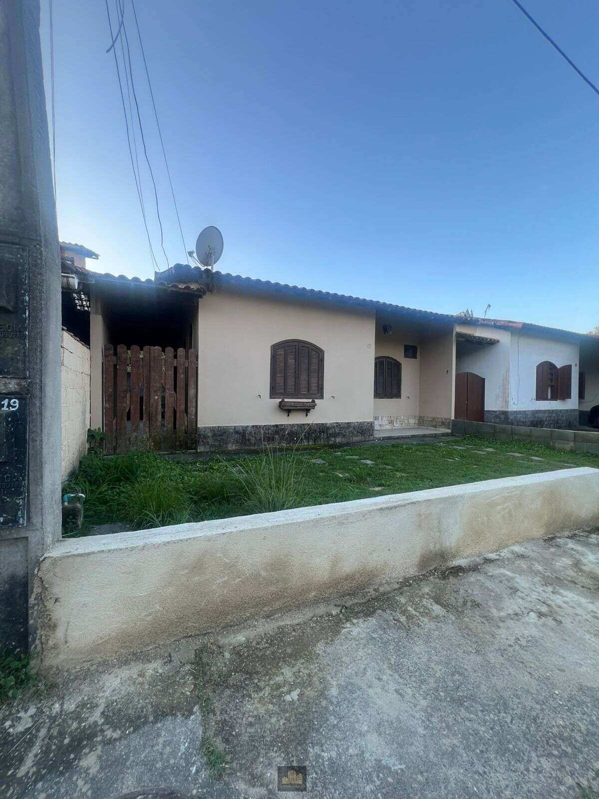 Casa à venda com 2 quartos, 70m² - Várzea das Moças,