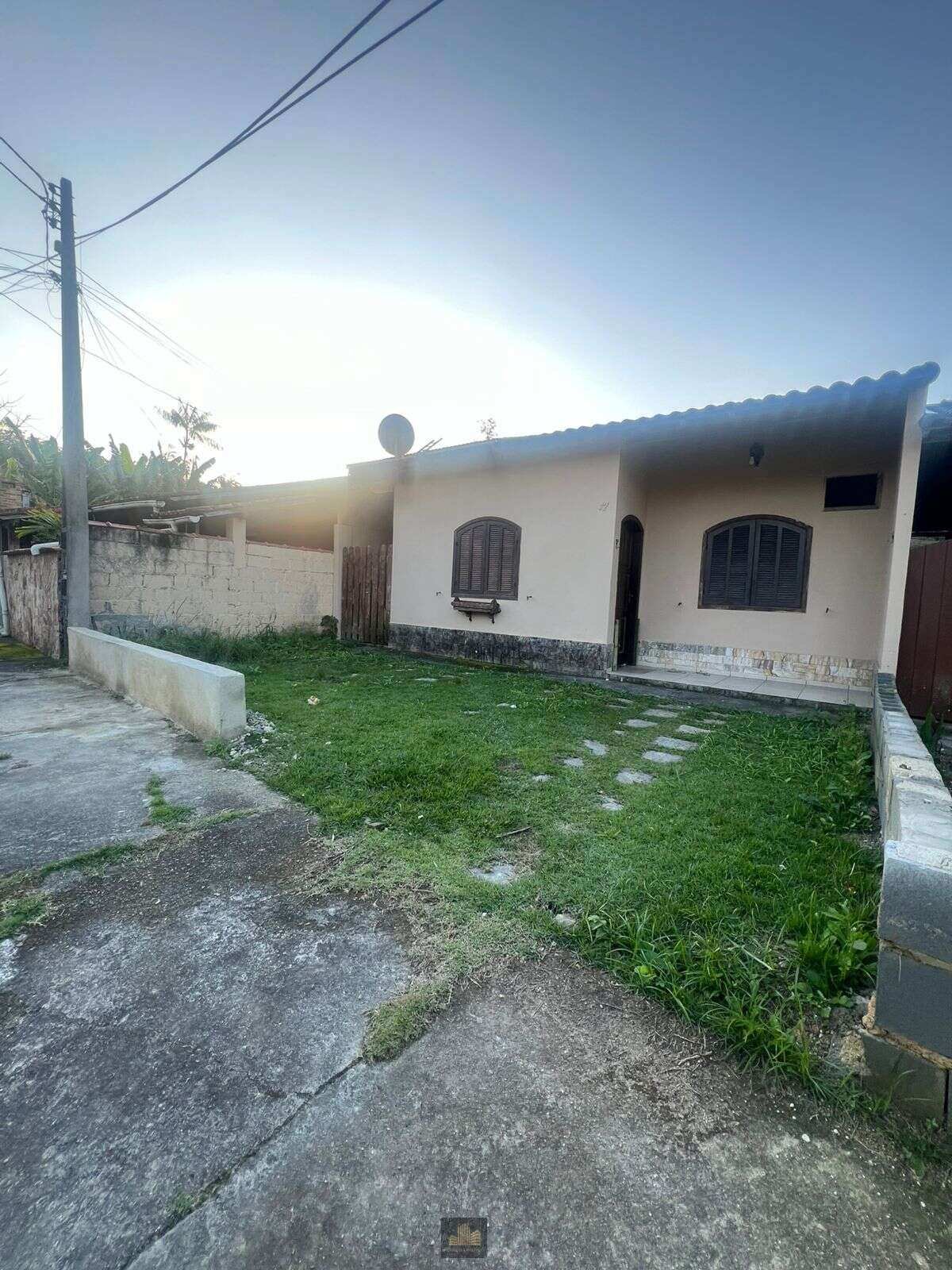 Casa à venda com 2 quartos, 70m² - Várzea das Moças,