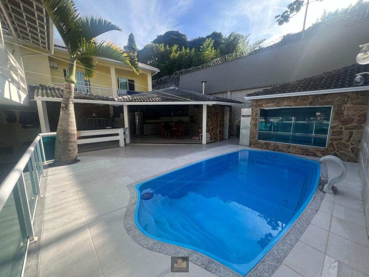  - Excelente Duplex No Condomínio Santa Monica !!!