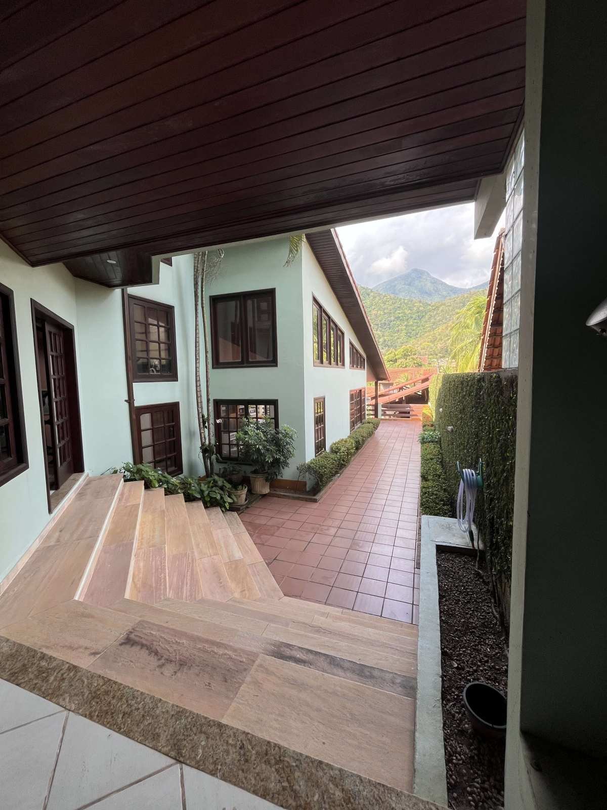 Oportunidade Casa em condomínio c - ROSILENE RUFINO CONSULTORIA  ASSESSORIA  E AVALIAÇÃO IMOBILIÁRIA  CRECI RJ 29097 CNAI 053249