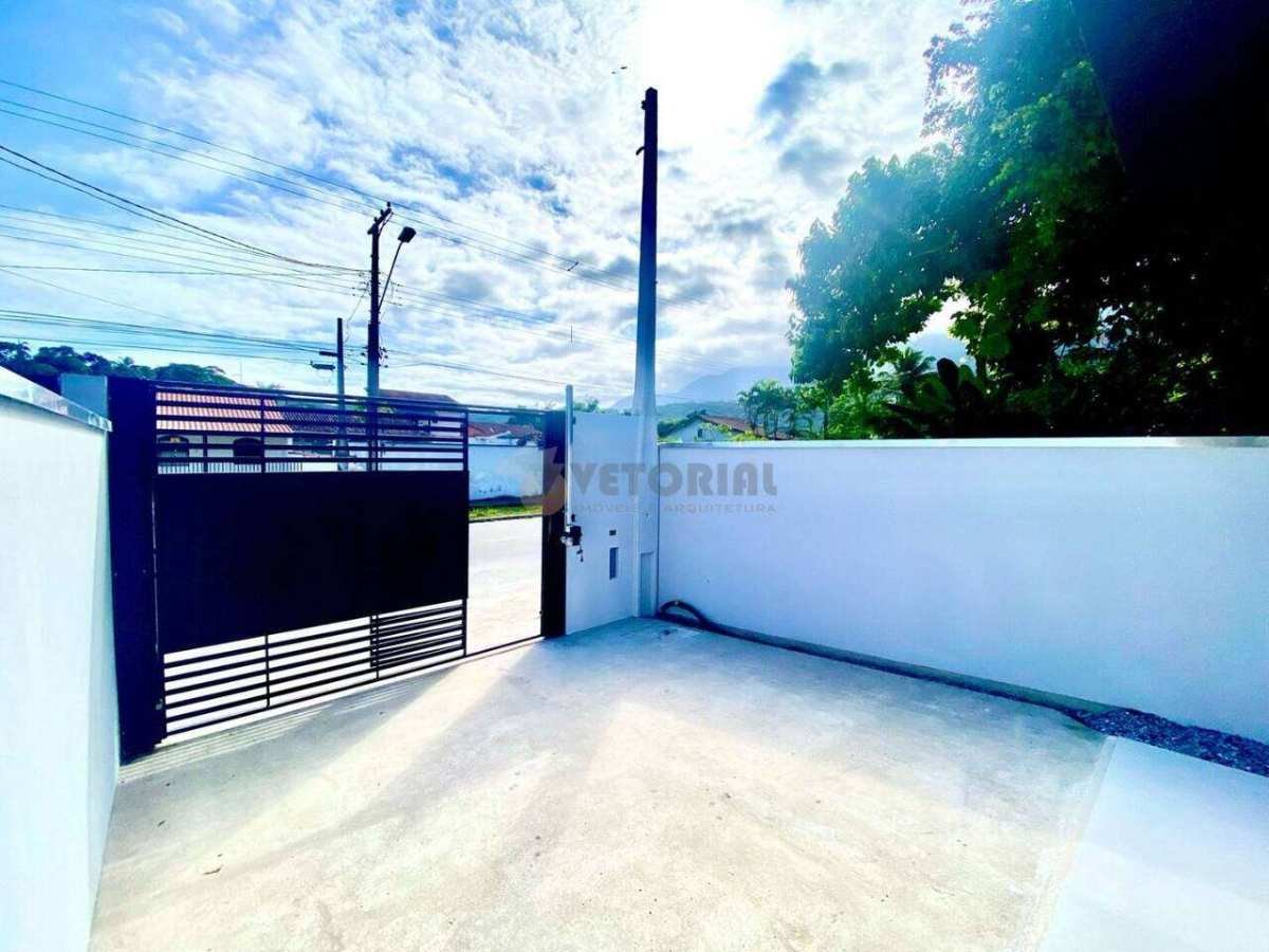 Casa à venda com 2 quartos, 75,00m² - Massaguaçu,Caraguatatuba