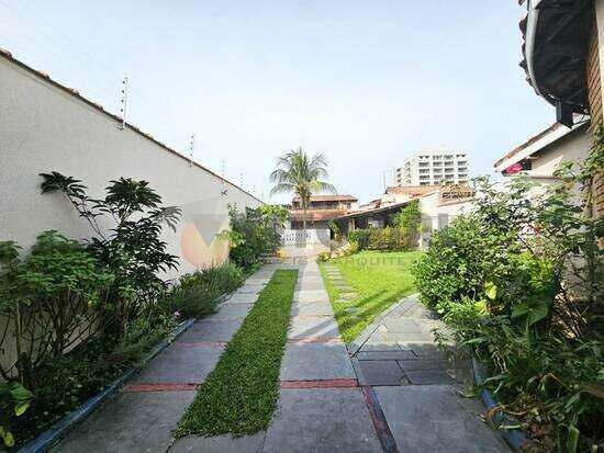 Casa à venda com 6 quartos, 274,00m² - Praia das Palmeiras,Caraguatatuba