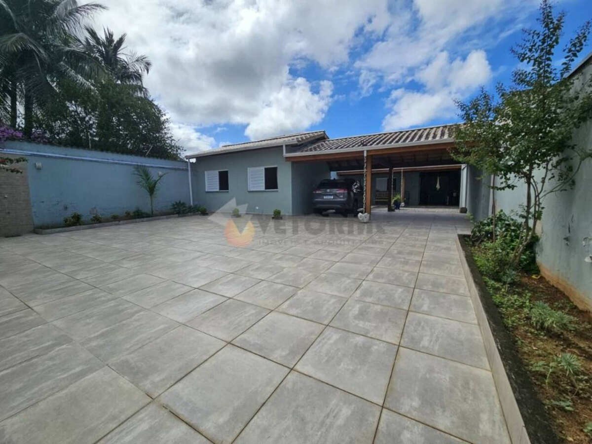 Casa à venda com 3 quartos, 175m² - Sumaré,Caraguatatuba