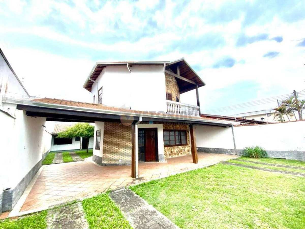 Sobrado à venda com 3 quartos, 142,00m² - Indaiá,Caraguatatuba