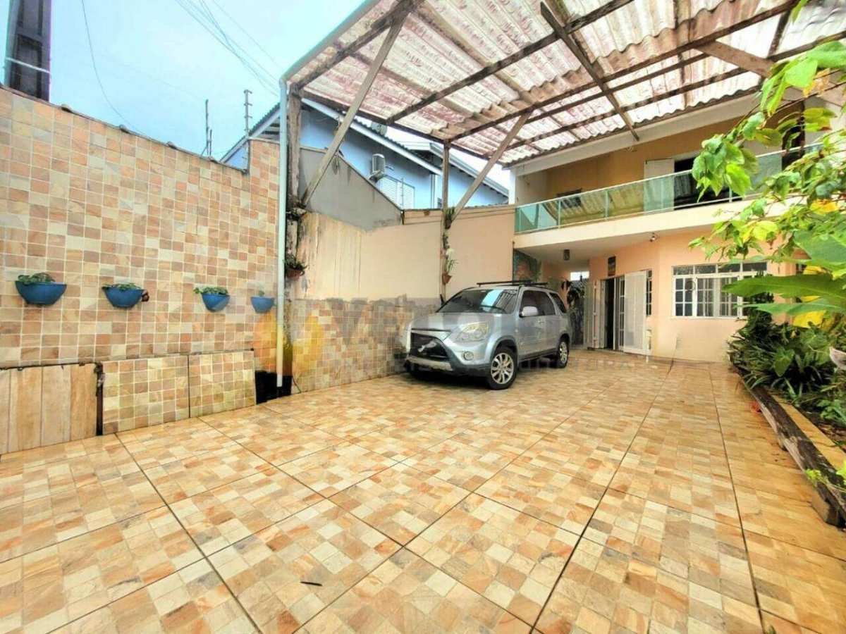 Sobrado à venda com 5 quartos, 300,00m² - Massaguaçu,Caraguatatuba