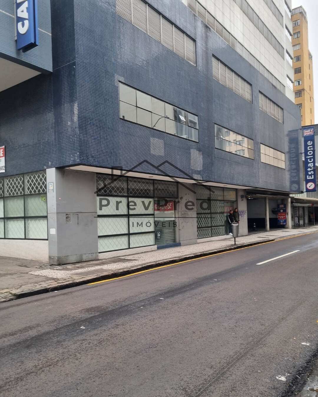  - Loja Comercial de Esquina para Alugar no Centro de Curitiba – 315m² Sem Condomínio