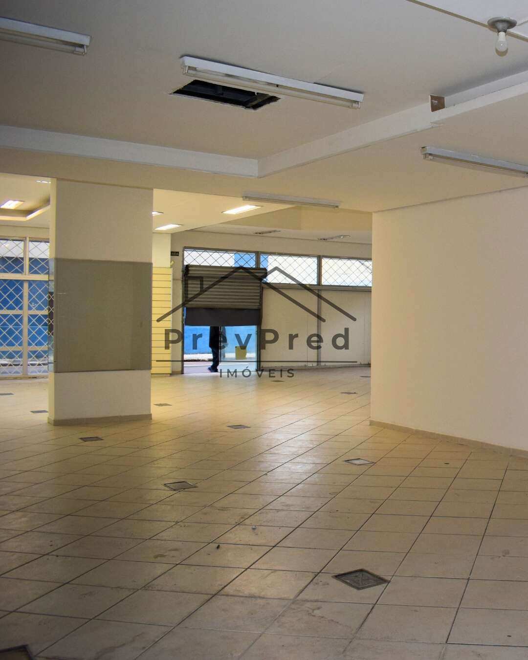 Loja Comercial de Esquina para Alugar no Centro de Curitiba – 315m² Sem Condomínio - PrevPred Imóveis