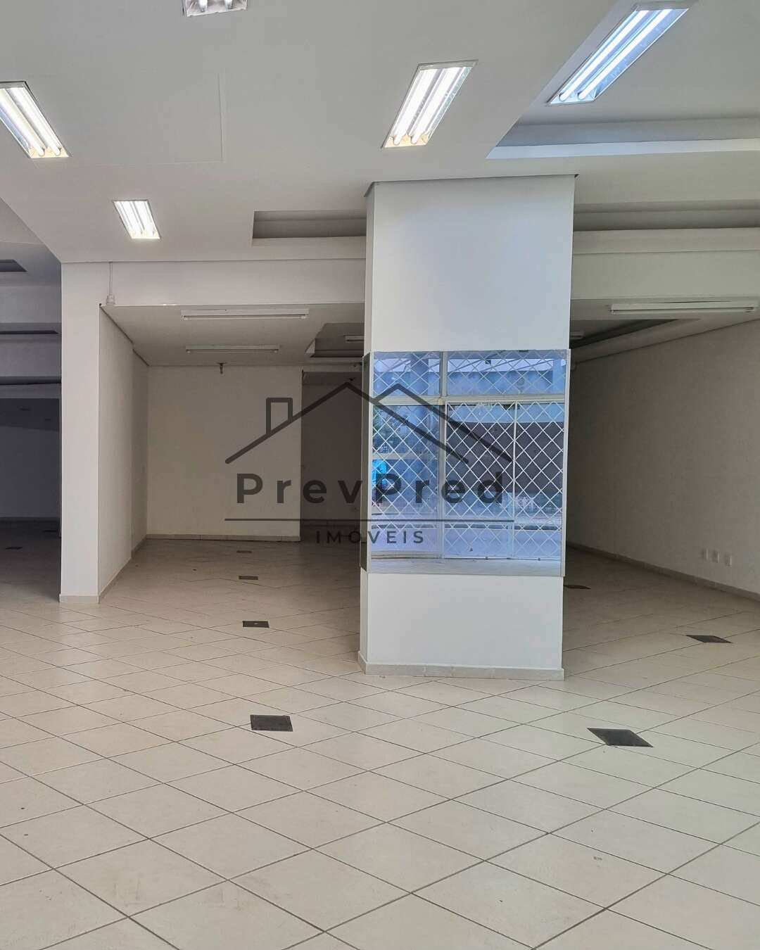  - Loja Comercial de Esquina para Alugar no Centro de Curitiba – 315m² Sem Condomínio