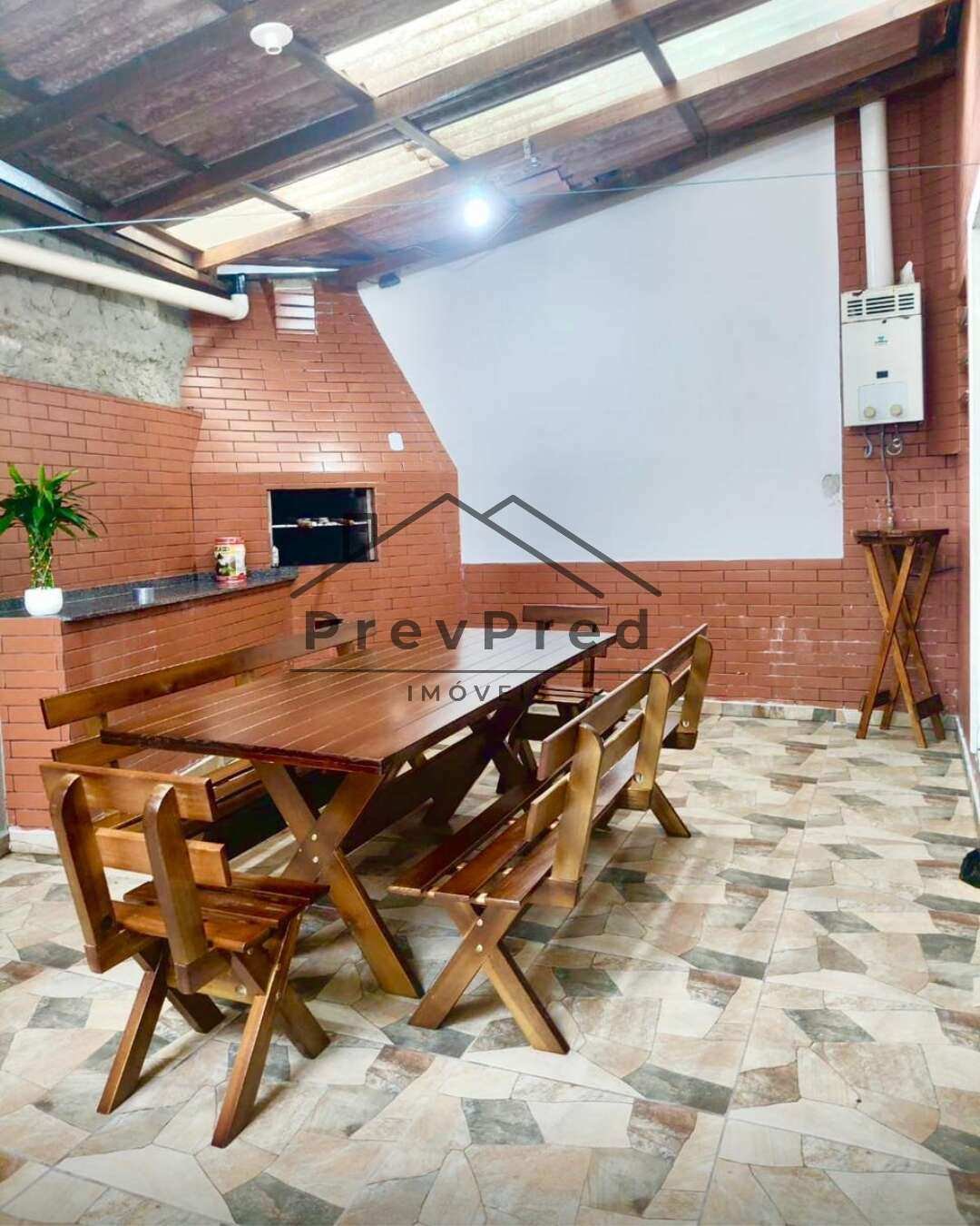 Sobrado à venda com 3 quartos, 223m² - Guabirotuba,Curitiba