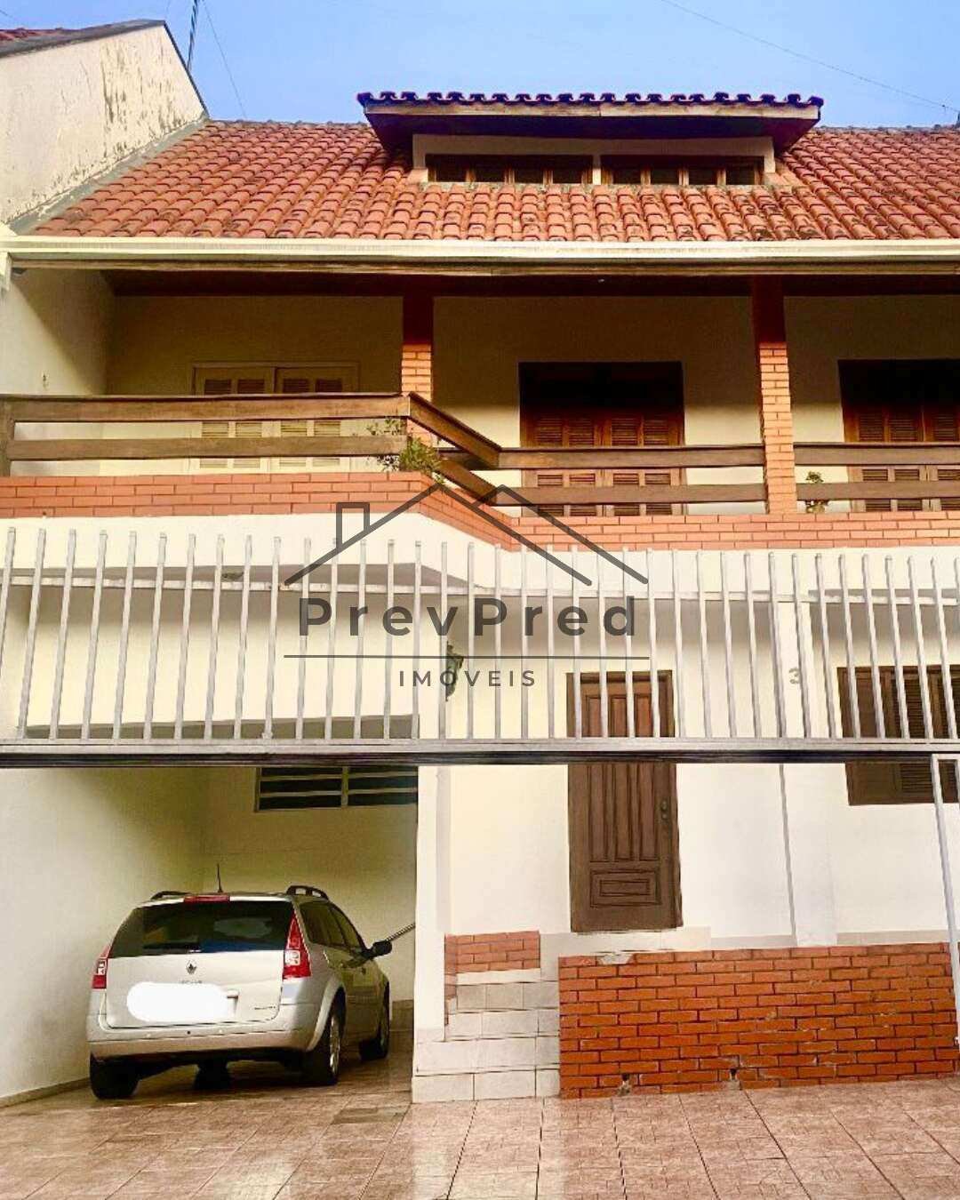 Sobrado à venda com 3 quartos, 223m² - Guabirotuba,Curitiba