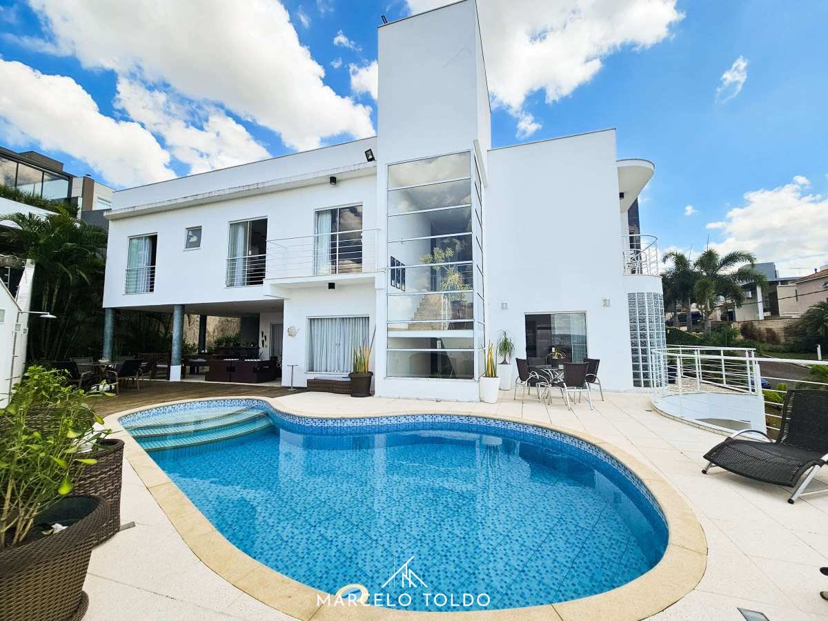 Área da piscina - Casa à venda, no Bosque Imperial,  em Juiz de Fora, São Pedro, com 4 quartos, 319m²