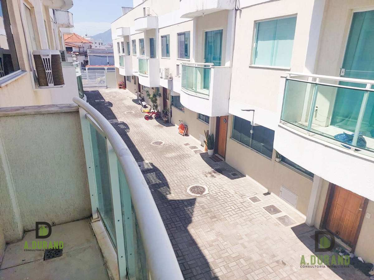 Venda Casa triplex com três quartos sendo uma suíte, um banheiro social e lavabo Méier - A.Durand Imóveis