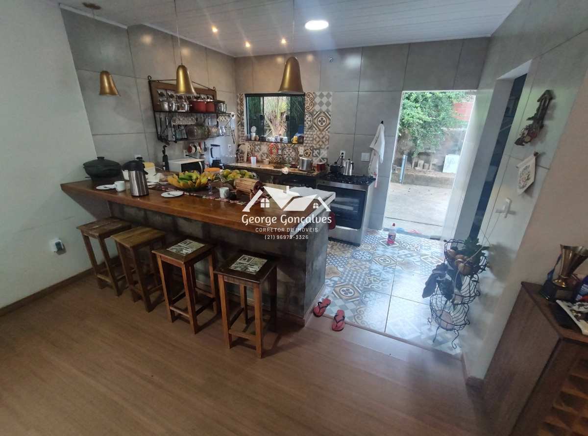 Casa à venda com 3 quartos, 154m² - Mantiquira,Duque de Caxias