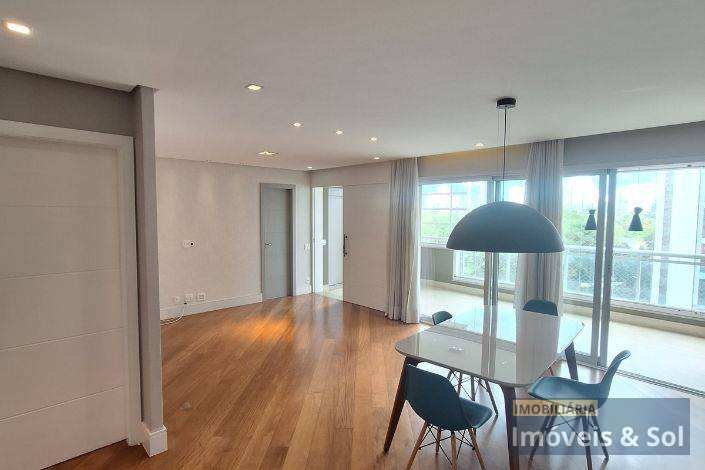 Apartamento para alugar com 3 quartos, 156m² - Foto 2
