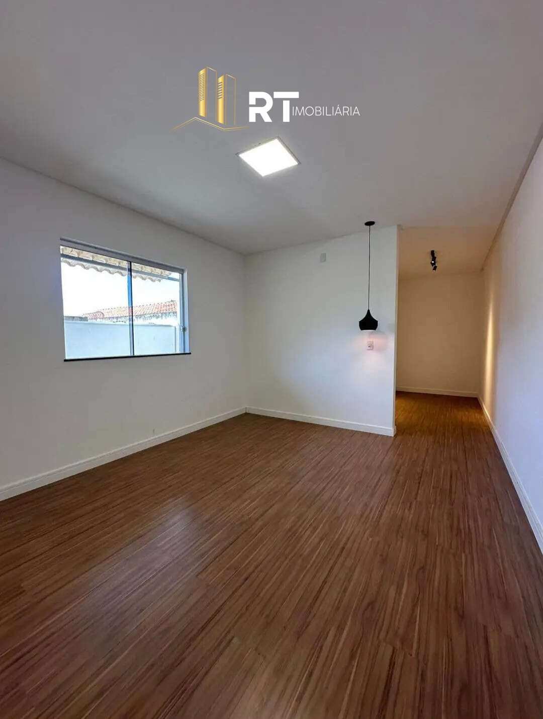  - Casa à venda em Divinópolis, Interlagos, com 3 quartos, 180m²