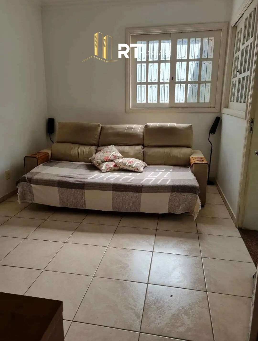  - Casa à venda em Divinópolis, Interlagos, com 3 quartos, 230m²