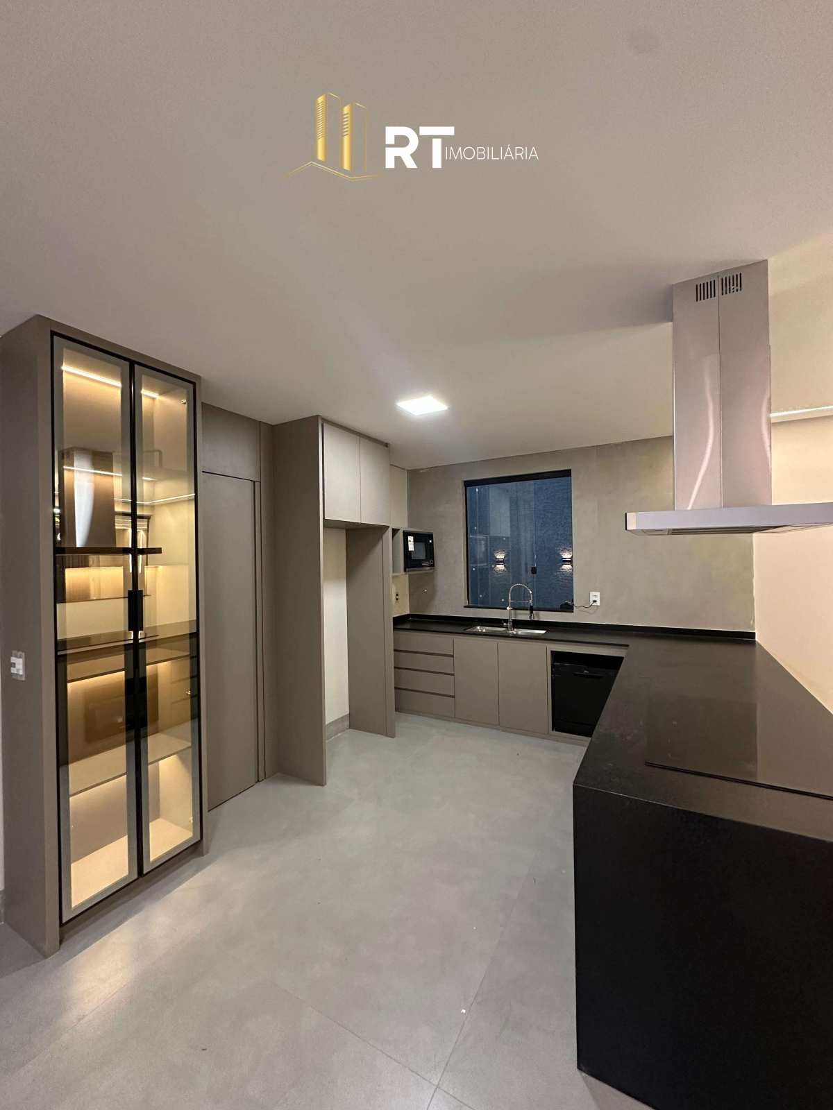  - Casa à venda em Divinópolis, Residencial Doutor Walchir Resende Costa, com 3 quartos, 187m²