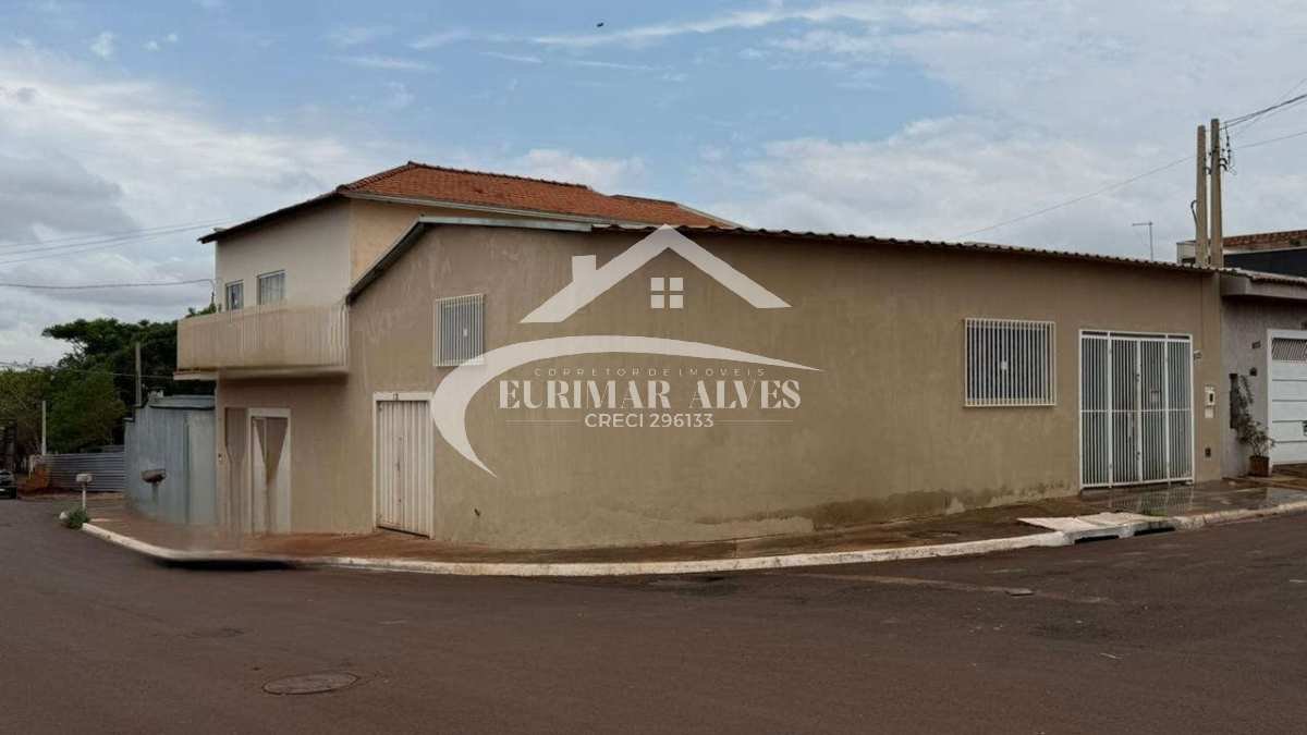 Sobrado à venda com 4 quartos - ,Dumont