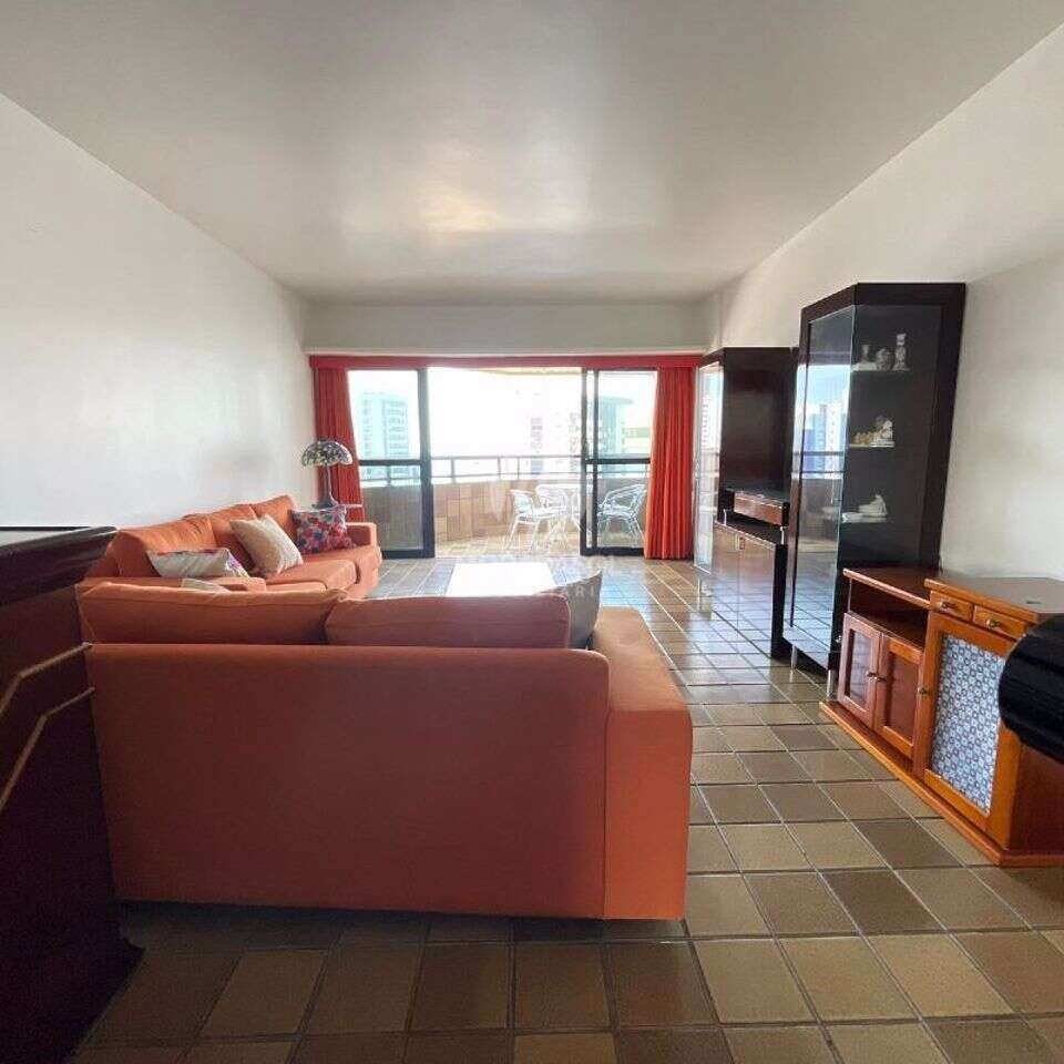  - Apartamento à venda com 4 quartos, 160 m² a poucos metros da praia.