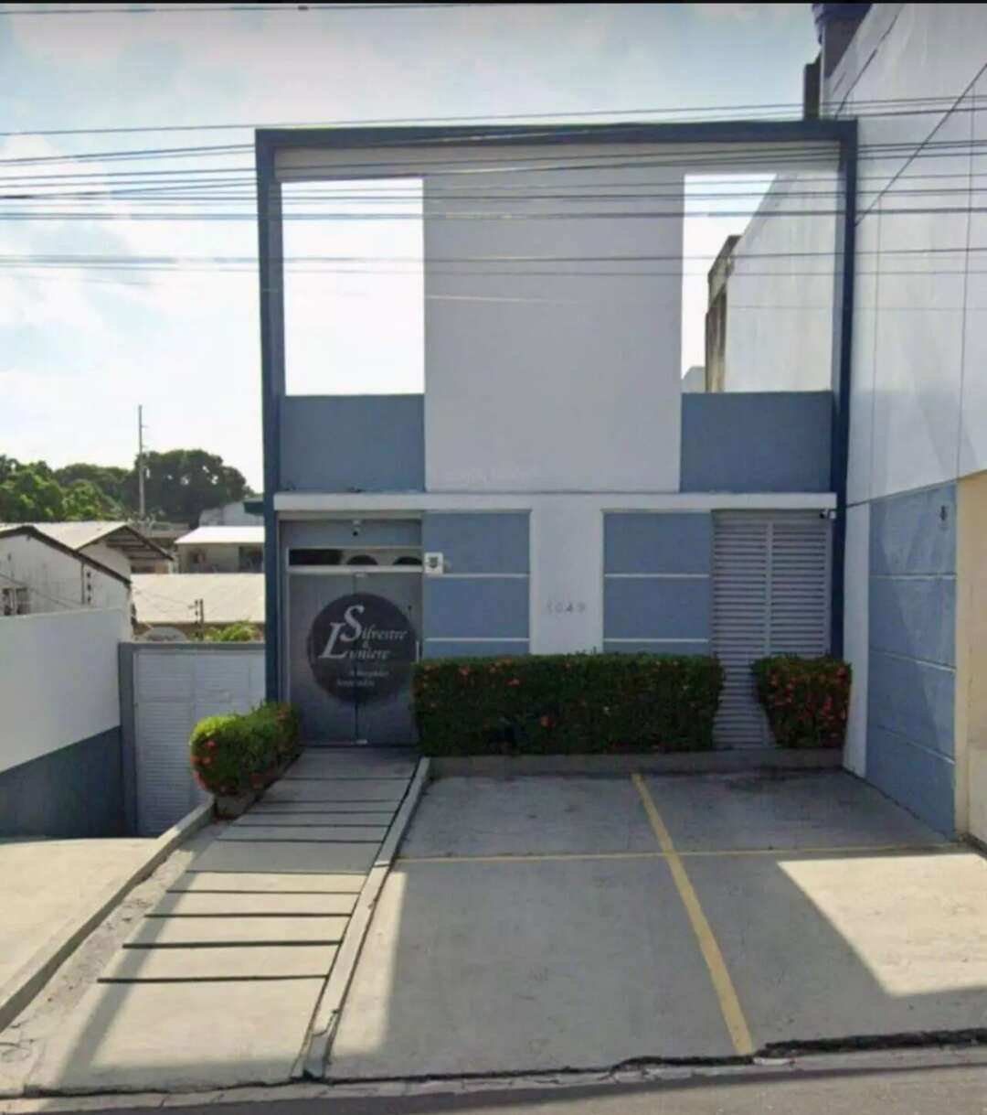 Aluga se prédio comercial com 15 salas no bairro Cachoerinha