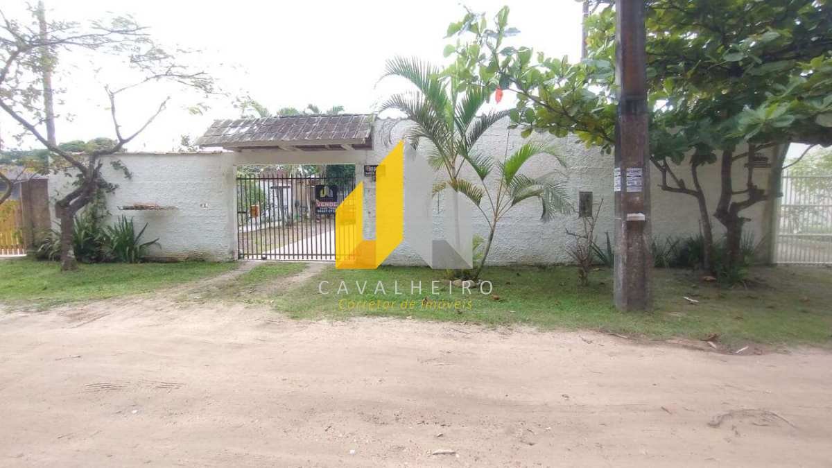 CASA PADRÃO A VENDA EM GUARATUBA CM PISCINA - Cavalheiro Imóveis