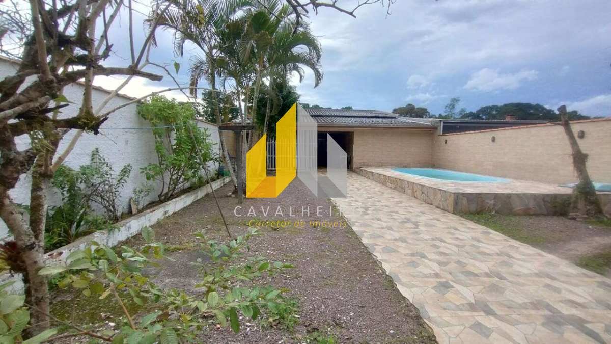 CASA PADRÃO A VENDA EM GUARATUBA CM PISCINA - Cavalheiro Imóveis