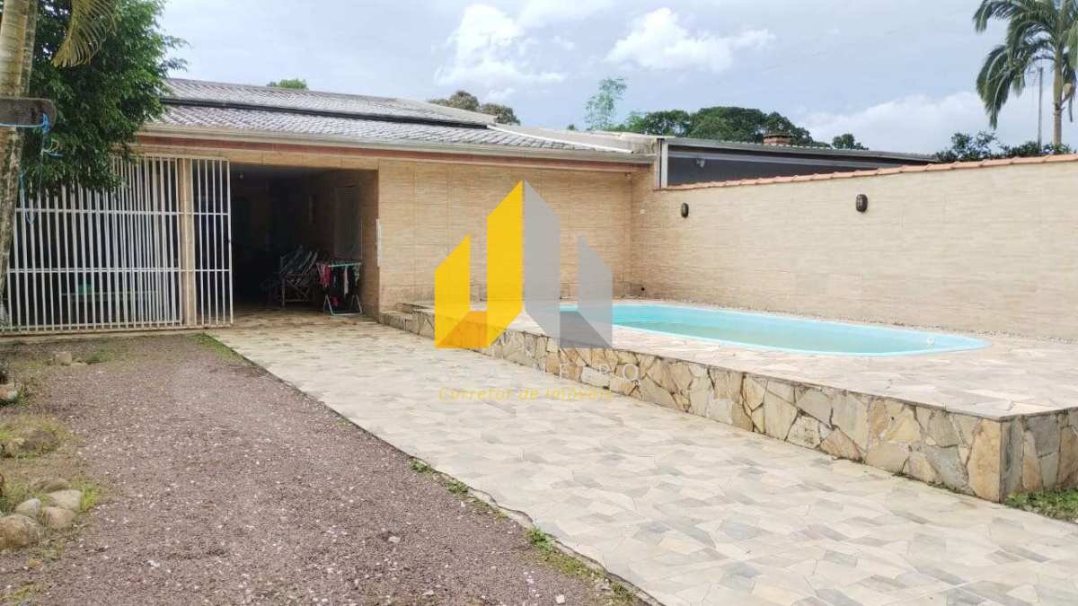 CASA PADRÃO A VENDA EM GUARATUBA CM PISCINA - Cavalheiro Imóveis