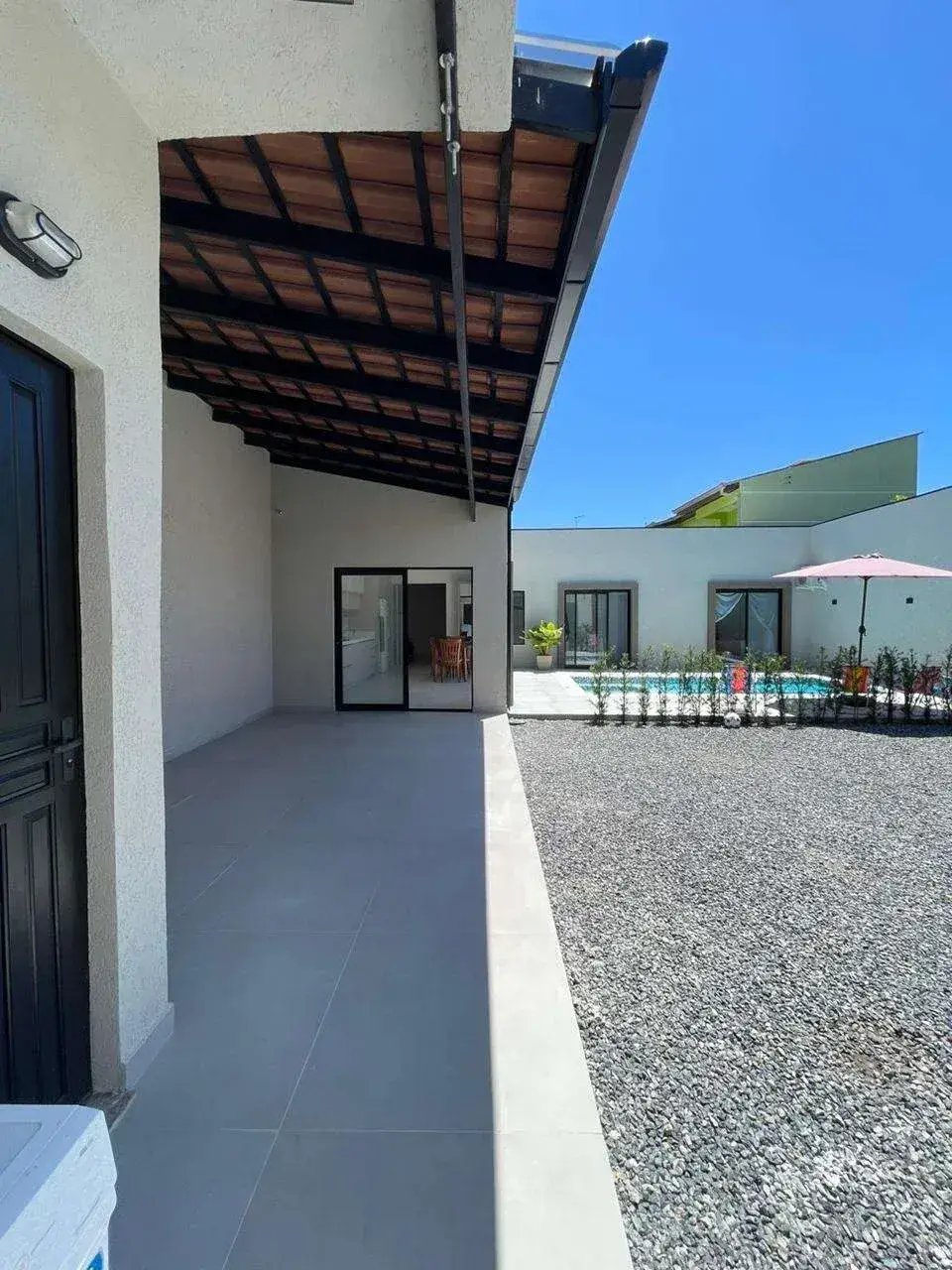 Excelente Casa com Ponto Comercial Em Guaratuba de Frente para a Avenida Paraná - Cavalheiro Imóveis