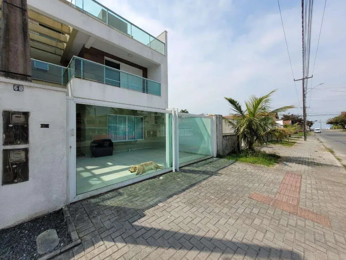 EXCELENTE TRIPEX A VENDA EM GUARATUBA COM PISCINA BREJATUBA - Cavalheiro Imóveis