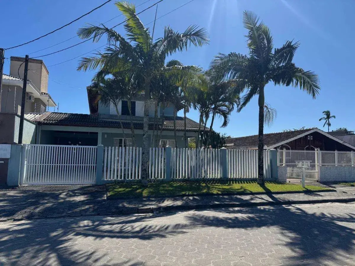 Sobrado Alto Padrão com piscina Guaratuba (Brejatuba) - Cavalheiro Imóveis