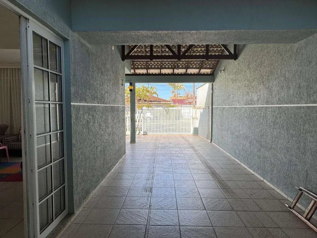 Sobrado Alto Padrão com piscina Guaratuba (Brejatuba) - Cavalheiro Imóveis