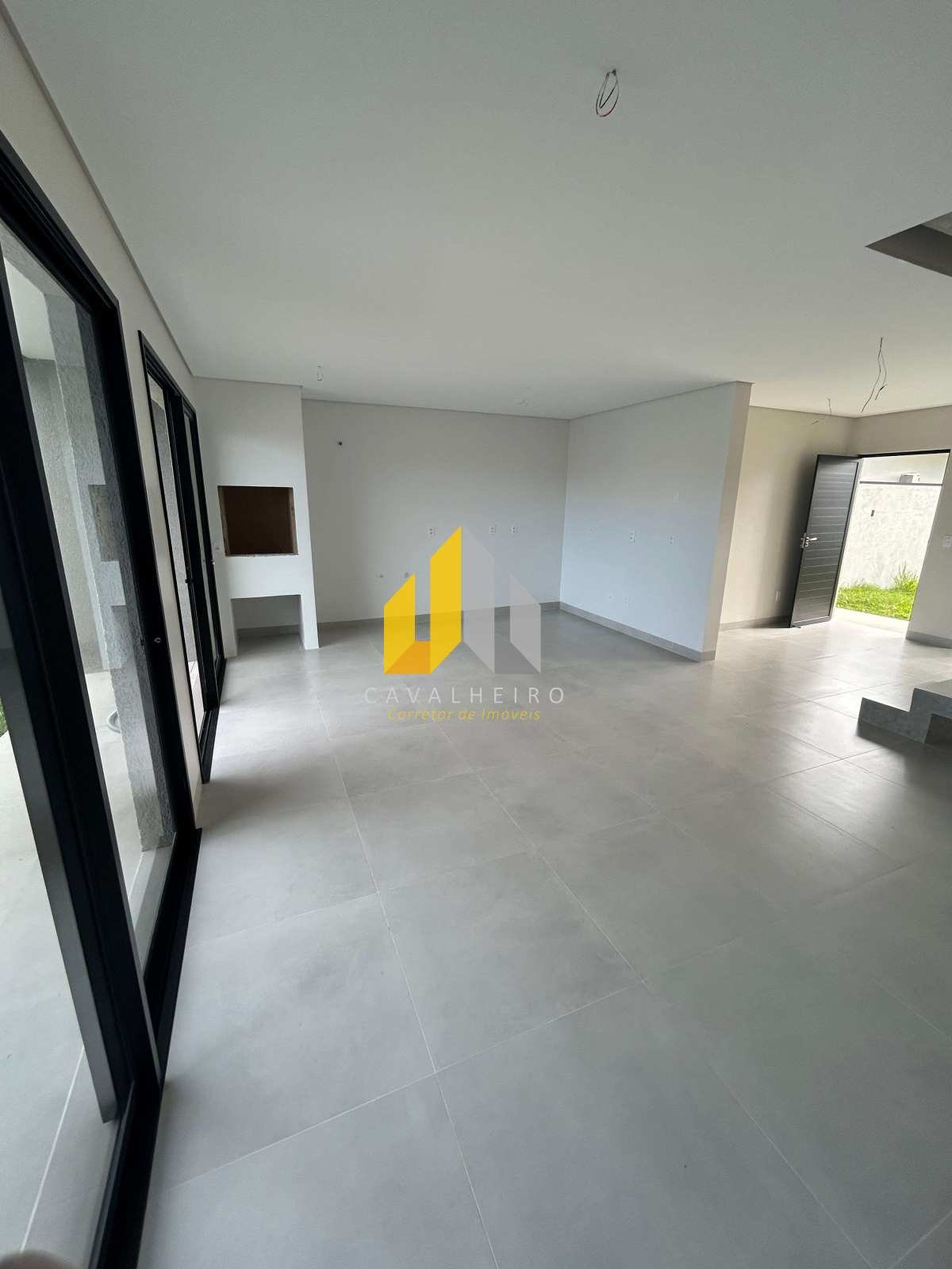 Sobrado Padrão a venda em Guaratuba Centro com piscina - Cavalheiro Imóveis