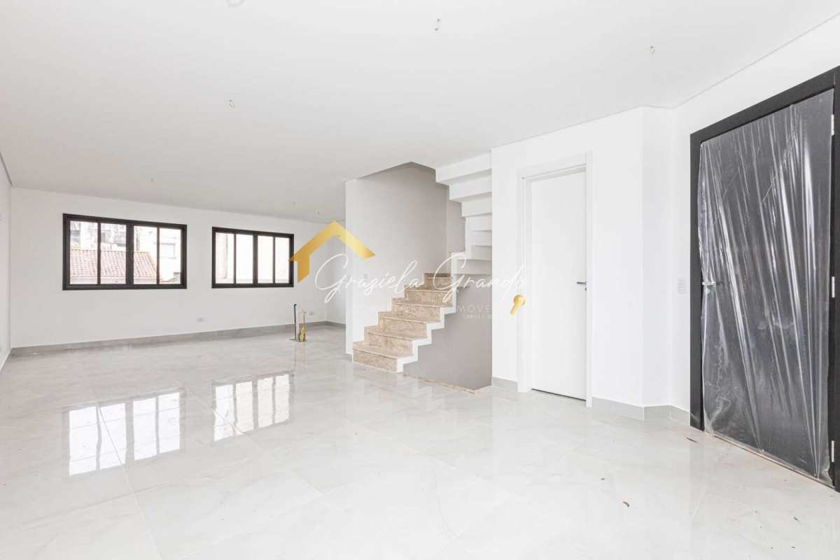 Sobrado à venda em Curitiba, Boa Vista, com 3 quartos 1 suíte, 166m² - Graziela Grando Imóveis