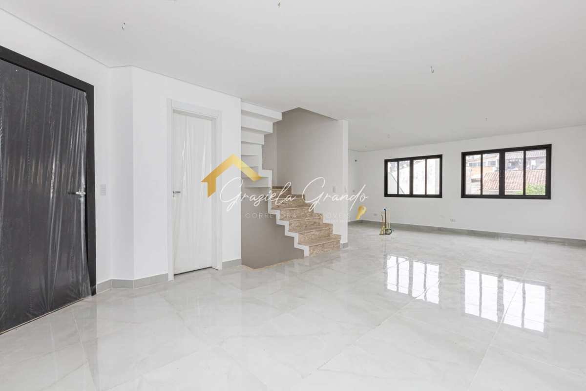 Sobrado à venda em Curitiba, Boa Vista, com 3 quartos 1 suíte, 166m² - Graziela Grando Imóveis