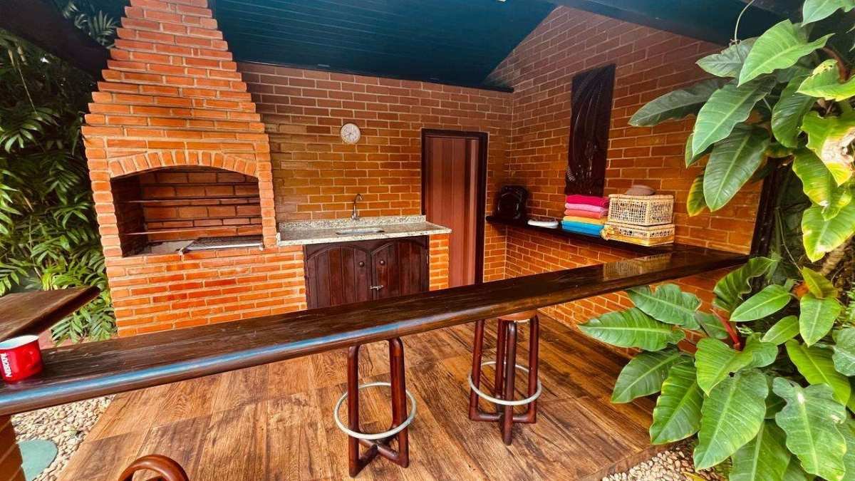 Casa de campo estilo rústico com 500 m² construídos  no Condomínio de alto padrão Maramar - Recreio - MLeão Imóveis