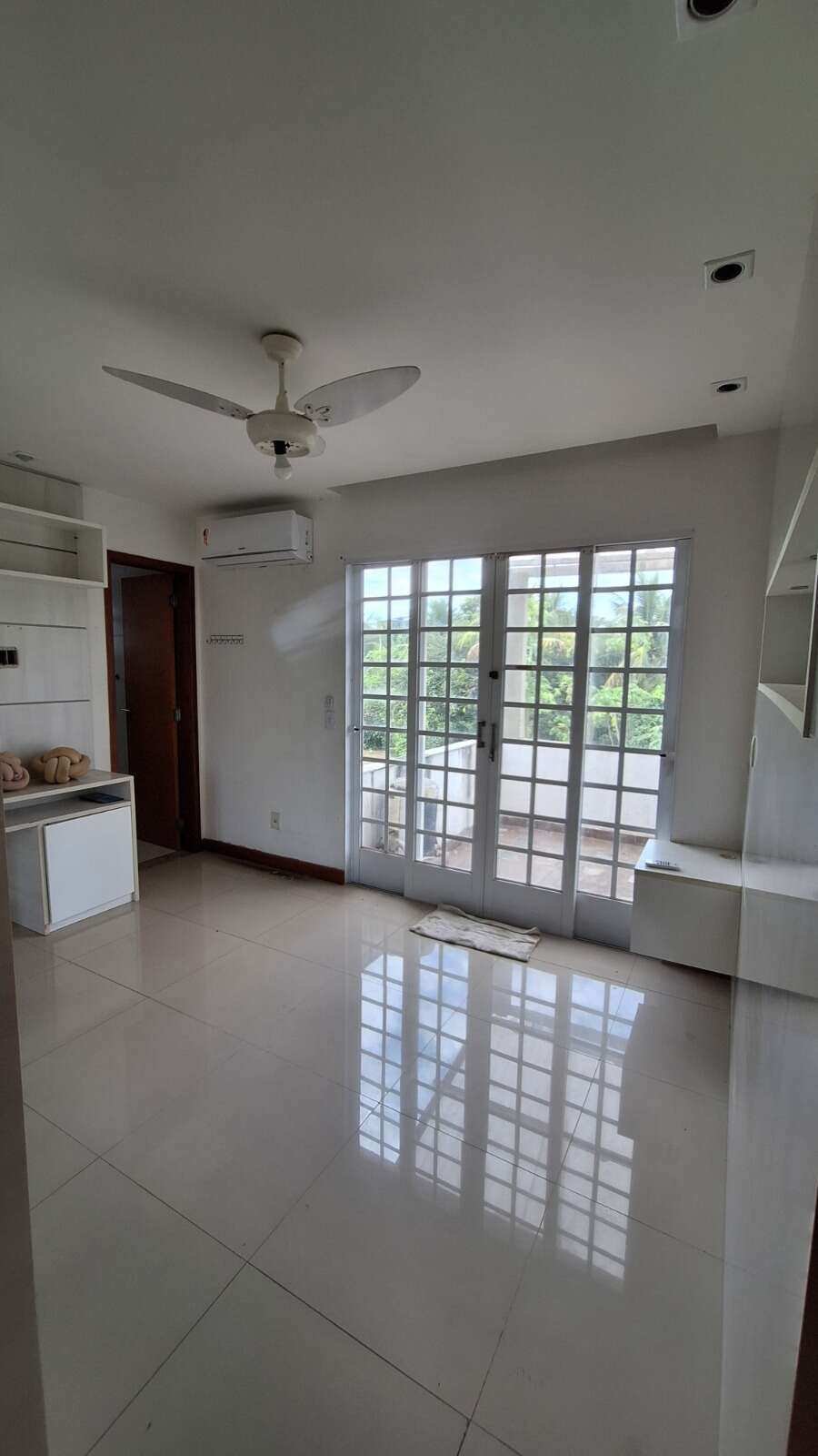 Casa triplex com 270 m², 4 quartos e lazer privativo no Condomínio Village Biarritz - Recreio dos Bandeirantes - MLeão Imóveis