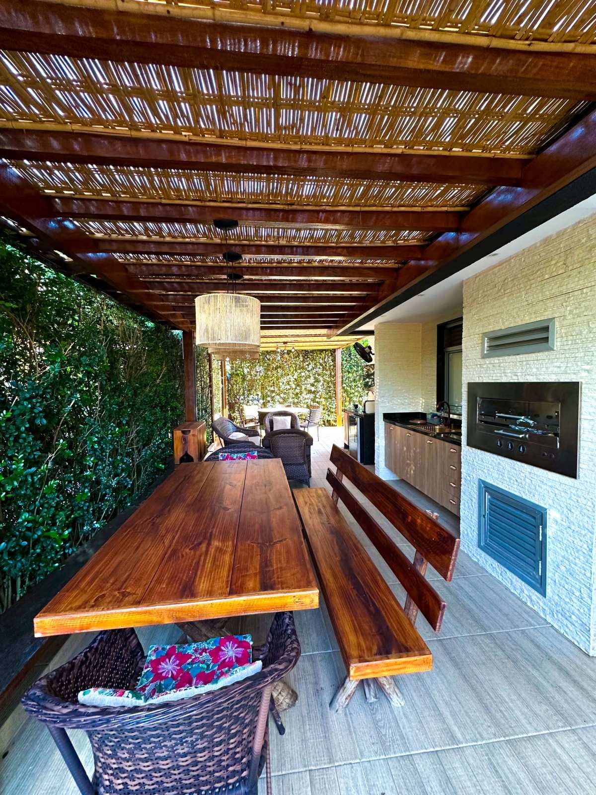 Casa duplex com 260 m², 5 suítes e lazer privativo no Condomínio de alto padrão Concetto Bianco, Recreio - MLeão Imóveis