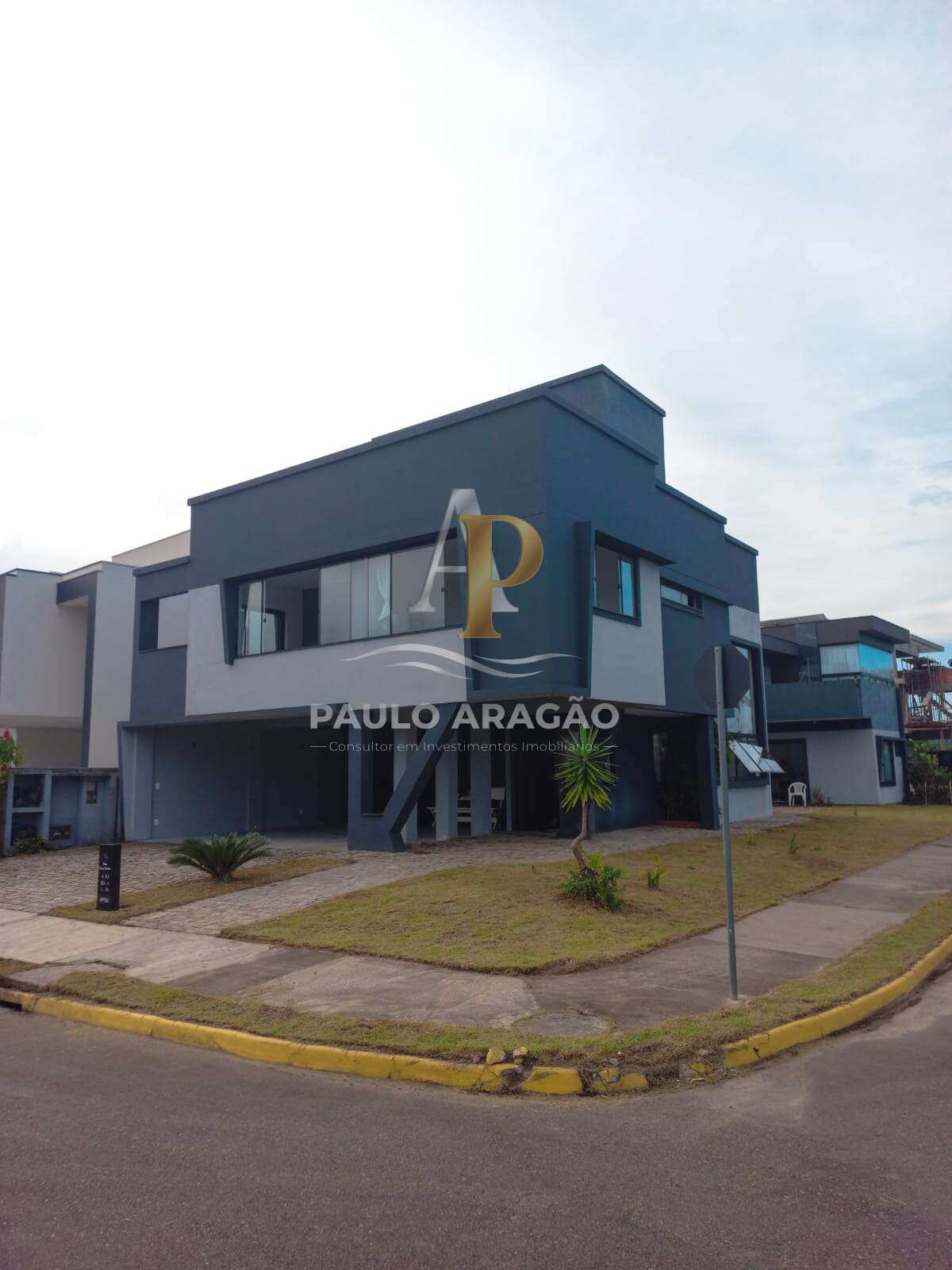 Casa de Condomínio de 3 quartos, 260m² no bairro Santa Regina, em Camboriú | Eu Corretor
