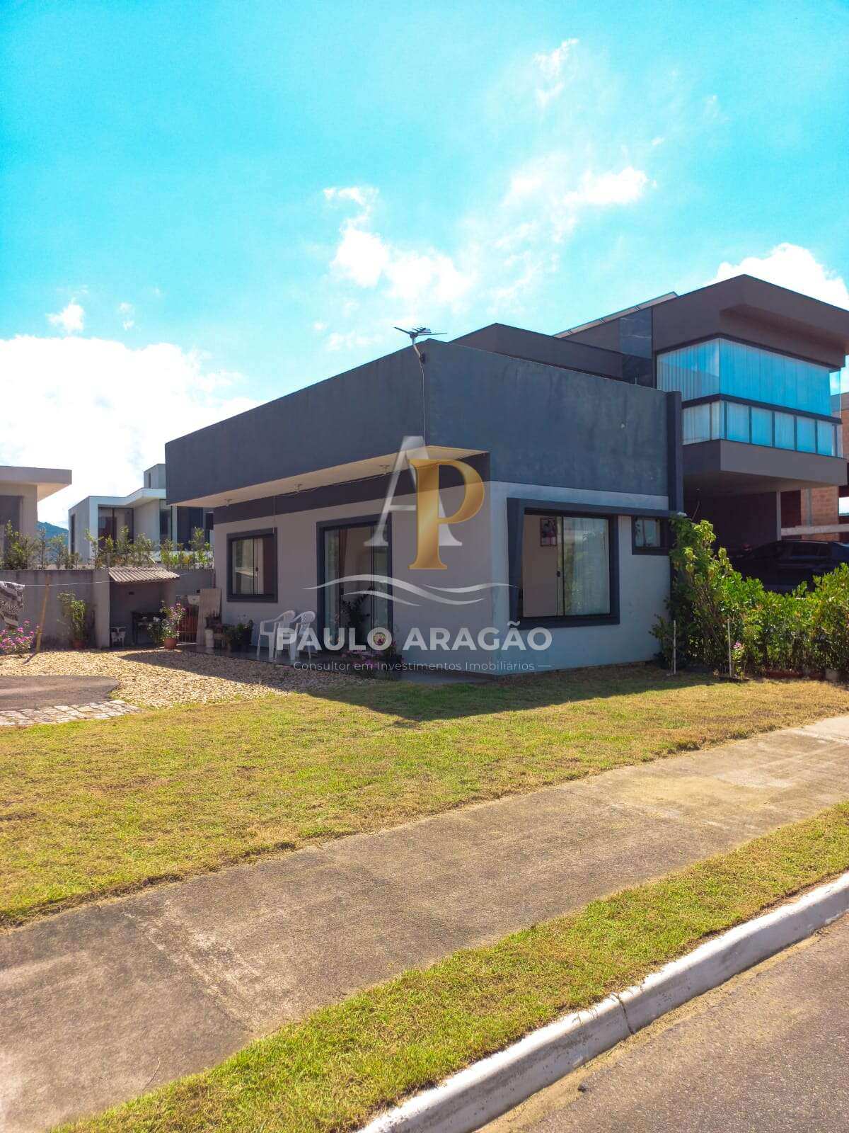 Casa de Condomínio de 3 quartos, 260m² no bairro Santa Regina, em Camboriú | Eu Corretor