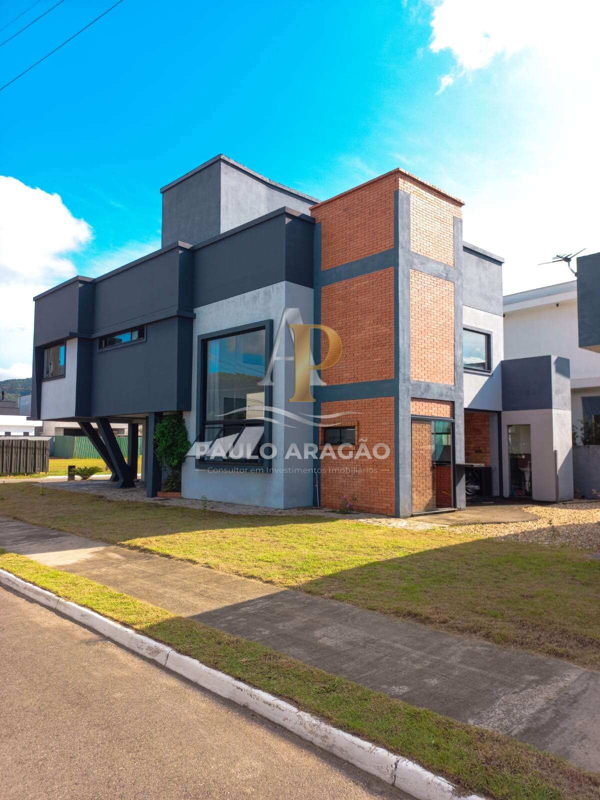 Casa de Condomínio de 3 quartos, 260m² no bairro Santa Regina, em Camboriú | Eu Corretor