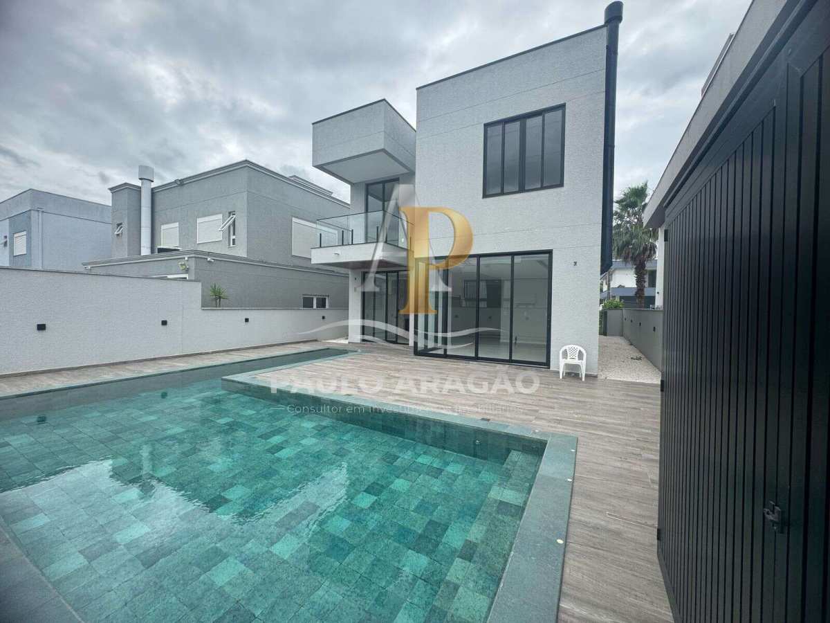 Casa de Condomínio de 3 quartos, 250m² no bairro Santa Regina, em Camboriú | Eu Corretor