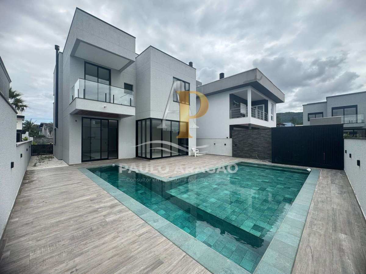 Casa de Condomínio de 3 quartos, 250m² no bairro Santa Regina, em Camboriú | Eu Corretor