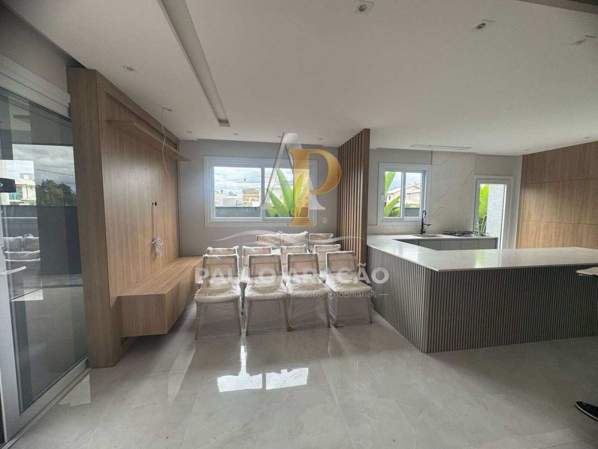 Casa de Condomínio de 4 quartos, 260m² no bairro Santa Regina, em Camboriú | Eu Corretor