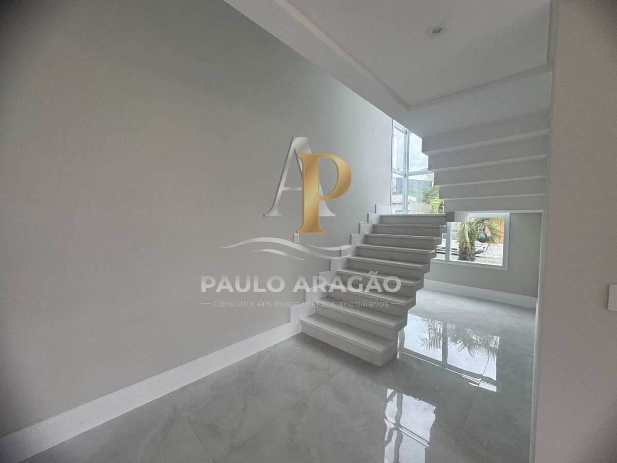 Casa de Condomínio de 4 quartos, 260m² no bairro Santa Regina, em Camboriú | Eu Corretor