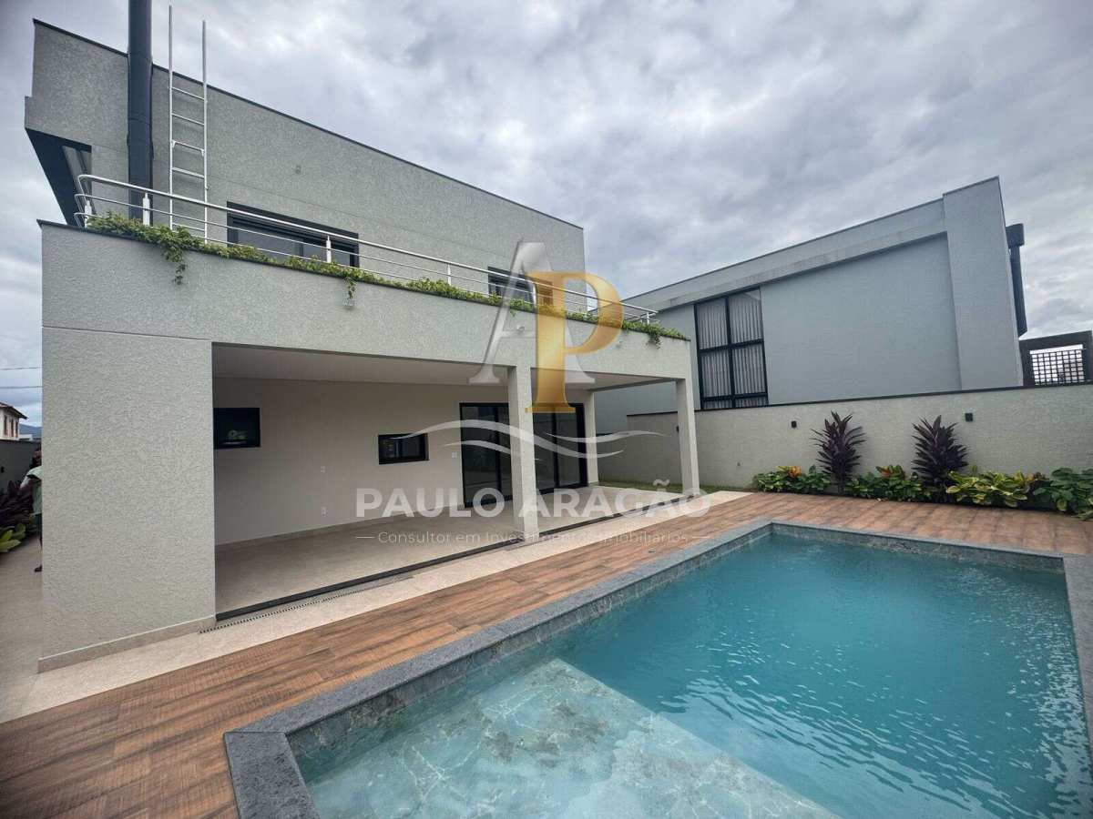 Casa de Condomínio de 4 quartos, 300m² no bairro Santa Regina, em Camboriú | Eu Corretor
