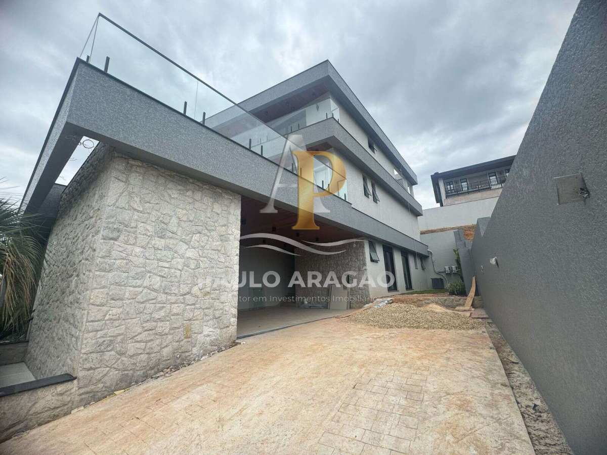Casa de Condomínio de 5 quartos, 580m² no bairro Santa Regina, em Camboriú | Eu Corretor