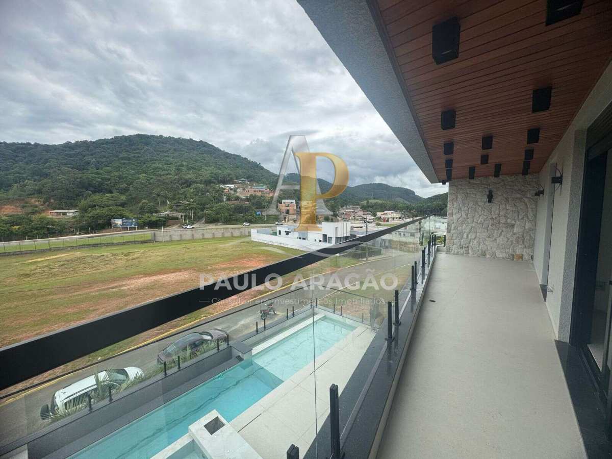 Casa de Condomínio de 5 quartos, 580m² no bairro Santa Regina, em Camboriú | Eu Corretor