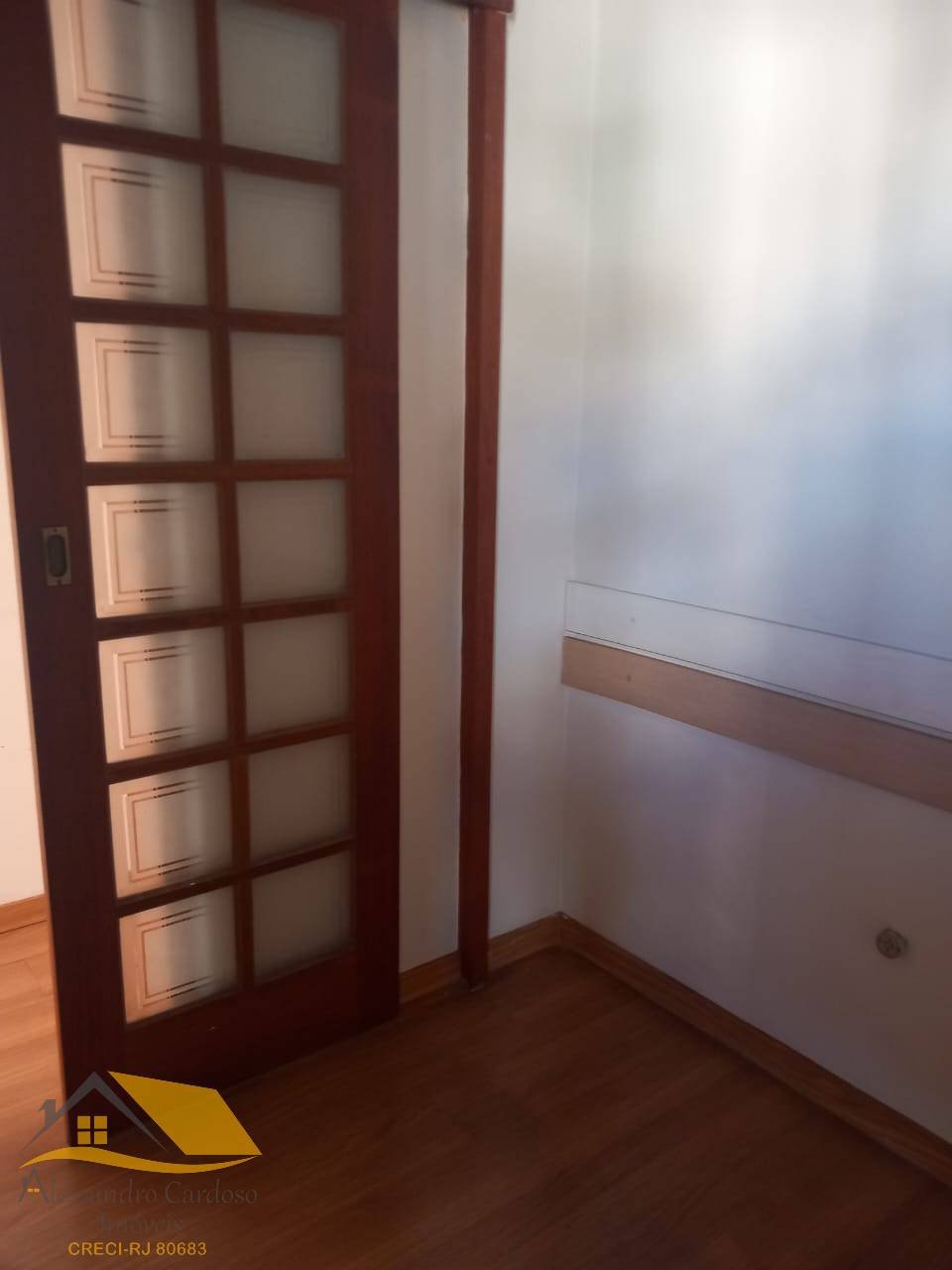 Vendo Apartamento no Centro com 2 Quartos mais Dependência Completa e ELevador - Rede Imóveis Friburgo