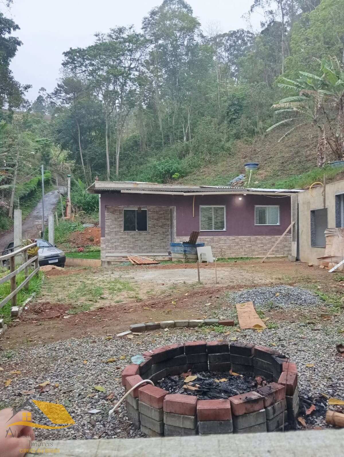 Vendo Mini Chácara com 1000 mts², Casa com Dois Quartos e Sauna