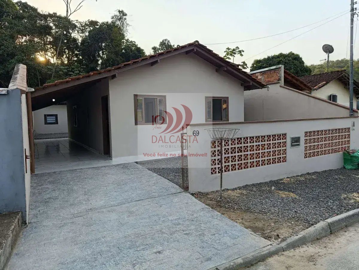 Casa à venda com 3 quartos, 136m² - Tifa Martins,Jaraguá do Sul